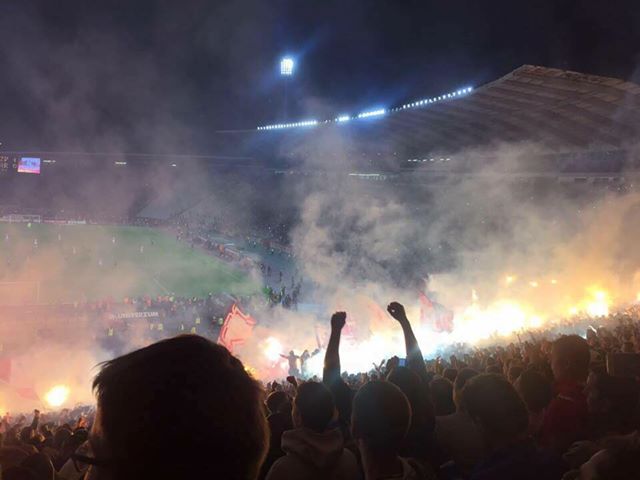 Fußball Wetten spielen im Stadion eine immer größere Rolle und immer mehr Menschen interessieren sich für Sportwetten.