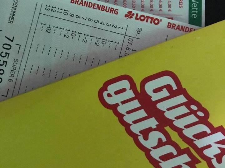 Im Wettbüro die Wettscheine einlösen und mit Fußball Wetten / Sportwetten zum Erfolg. Unsere Profis / Experten zeigen dir wie das geht!