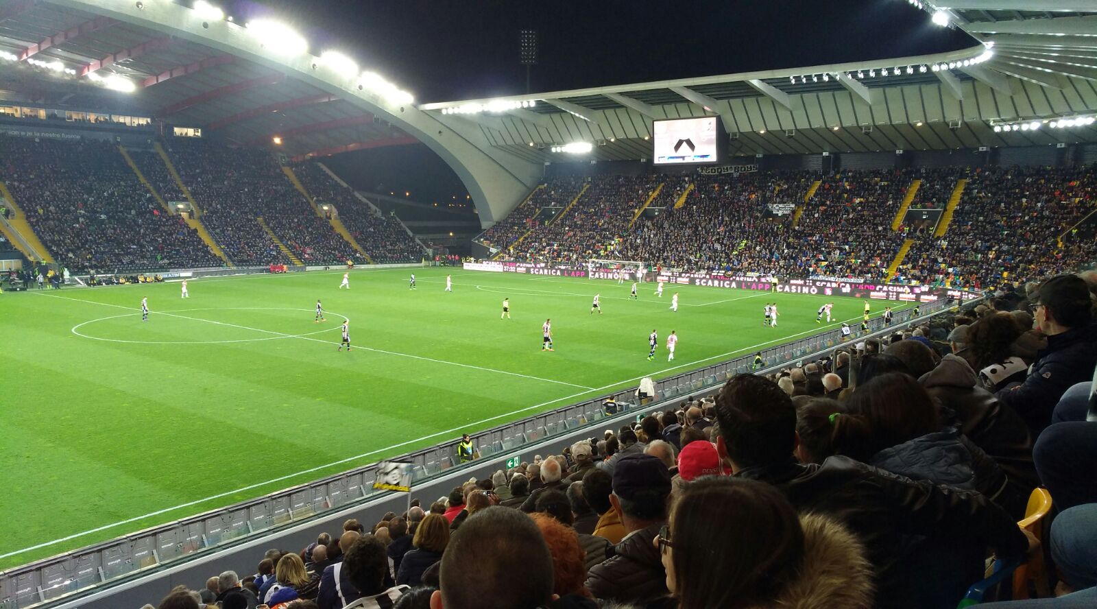 Als Sportwetten Profi bist du viel im Stadion unterwegs und bewertest Fußballspiele oft direkt am Ort des Geschehens.